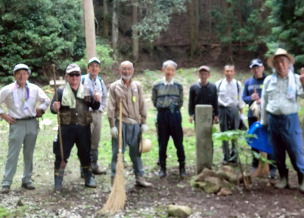 安芸高田市地域振興事業団 第８回郡山城史跡めぐりと清掃活動の様子